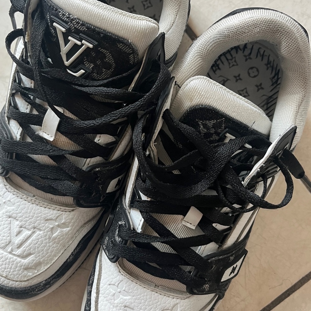 Louis Vuitton Monochrome Leather Sneakers - Picture 2 of 4
